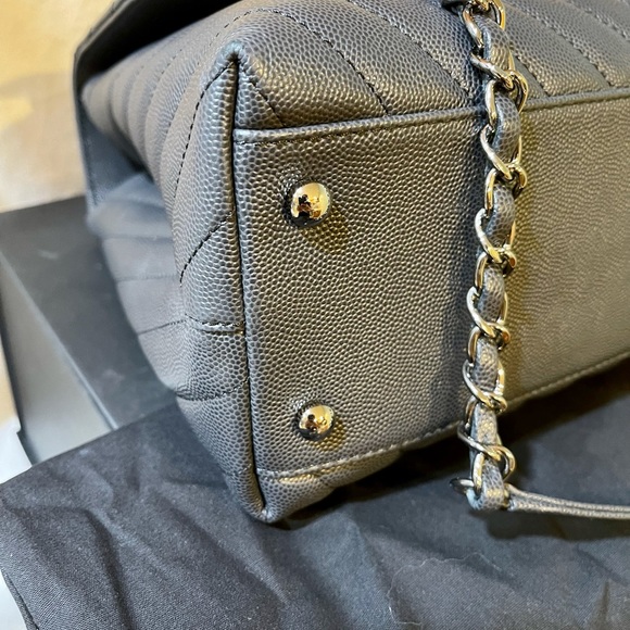 ❌SOLD❌💯Authentic Chanel Caviar Coco Handle Medium - Picture 5 of 15
